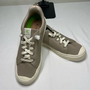 Cariuma Beige and White Sneakers